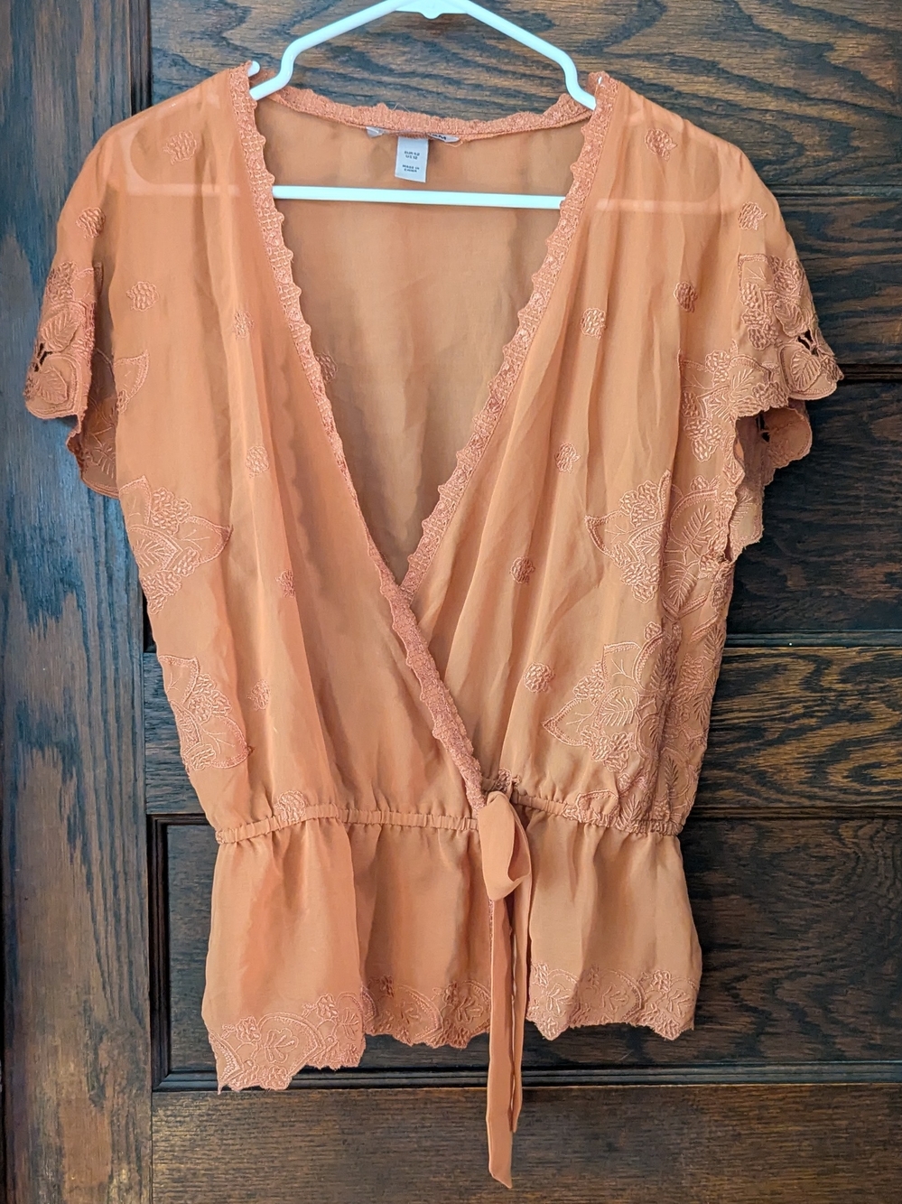 ✨NEW✨H&M Vintage Pale Burnt Orange Tie-Front Wrap Blouse w/Floral Details